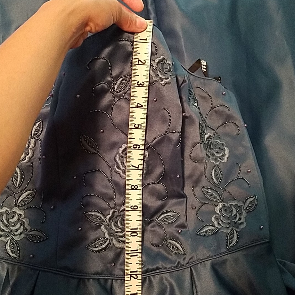 Dress - Picture 5 of 12